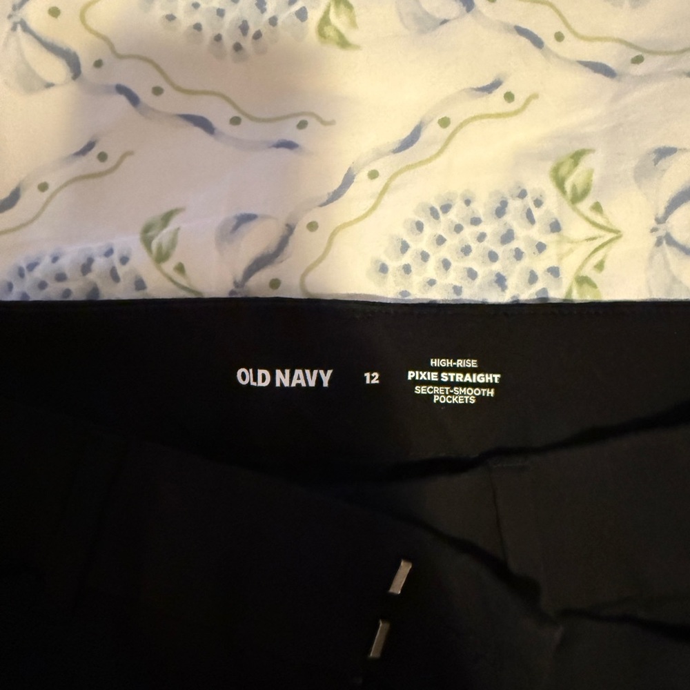Old Navy Black Pixie Straight Pants - image 3